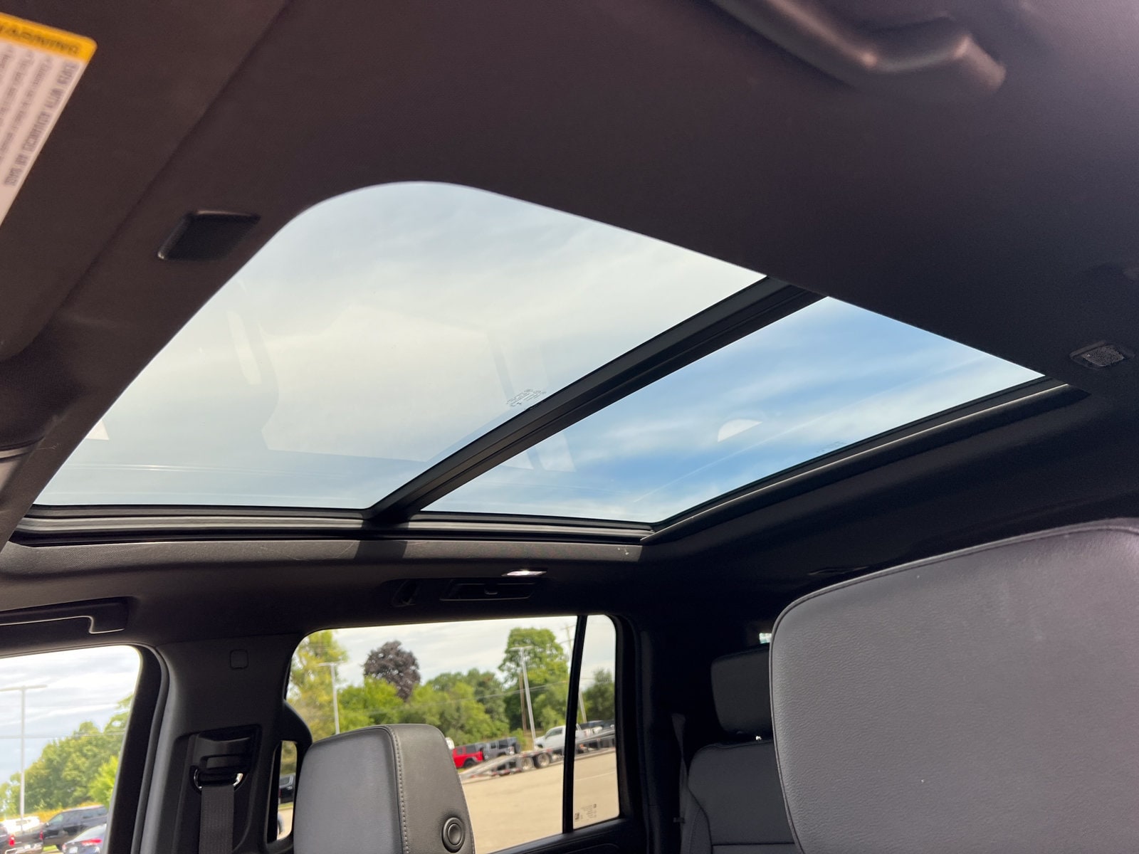 2024 Chevrolet Suburban Z71 - Photo 15
