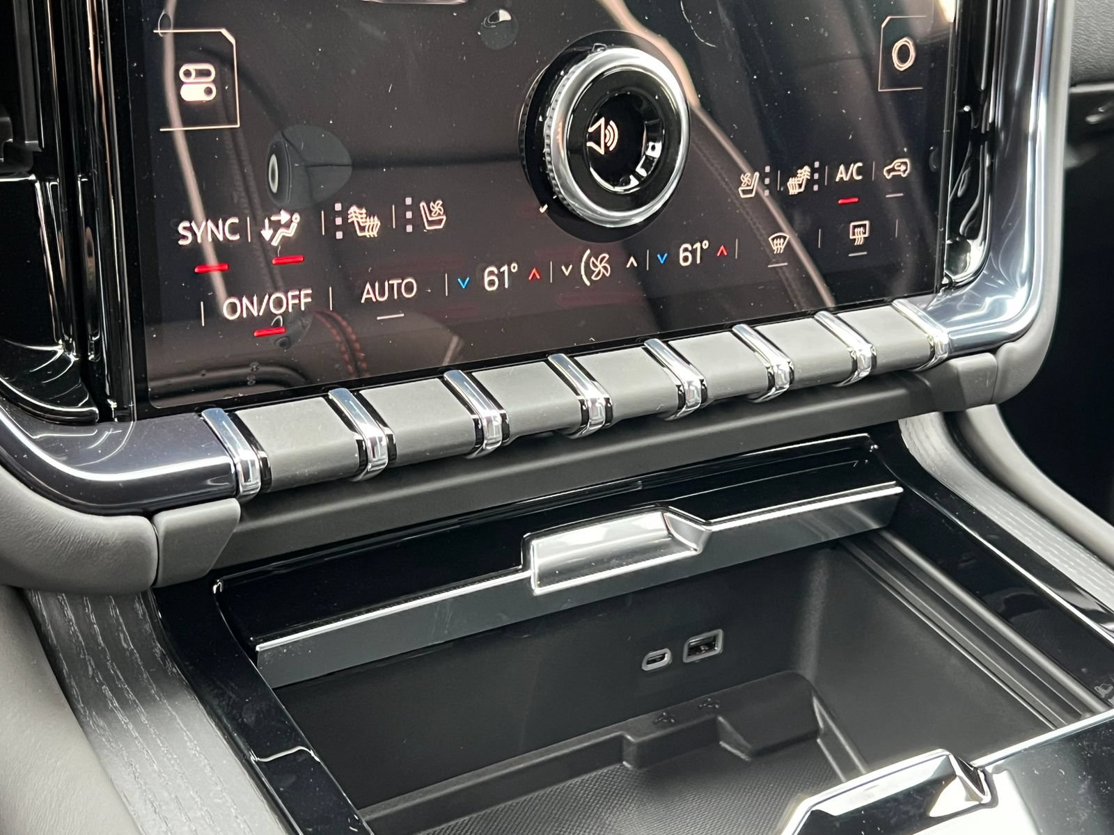 2026 GMC Yukon AT4 Ultimate - Photo 28