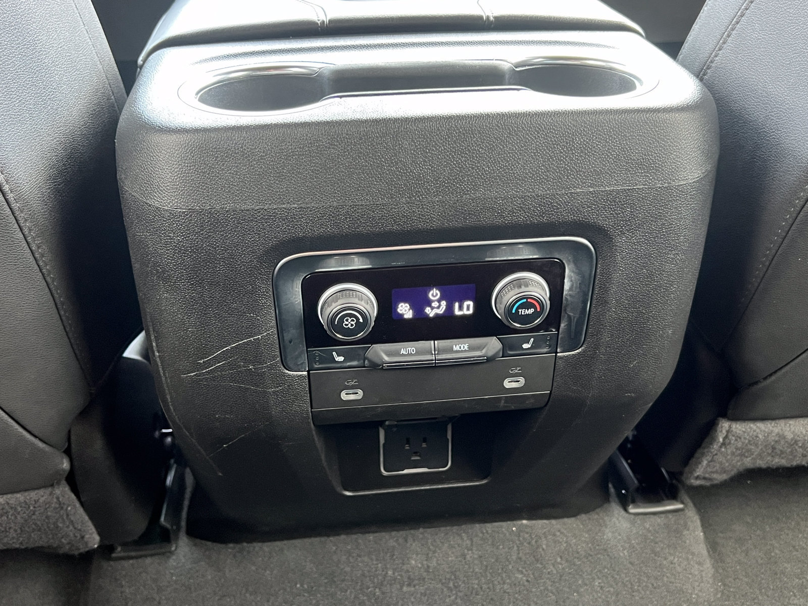 2024 Chevrolet Suburban Z71 - Photo 43