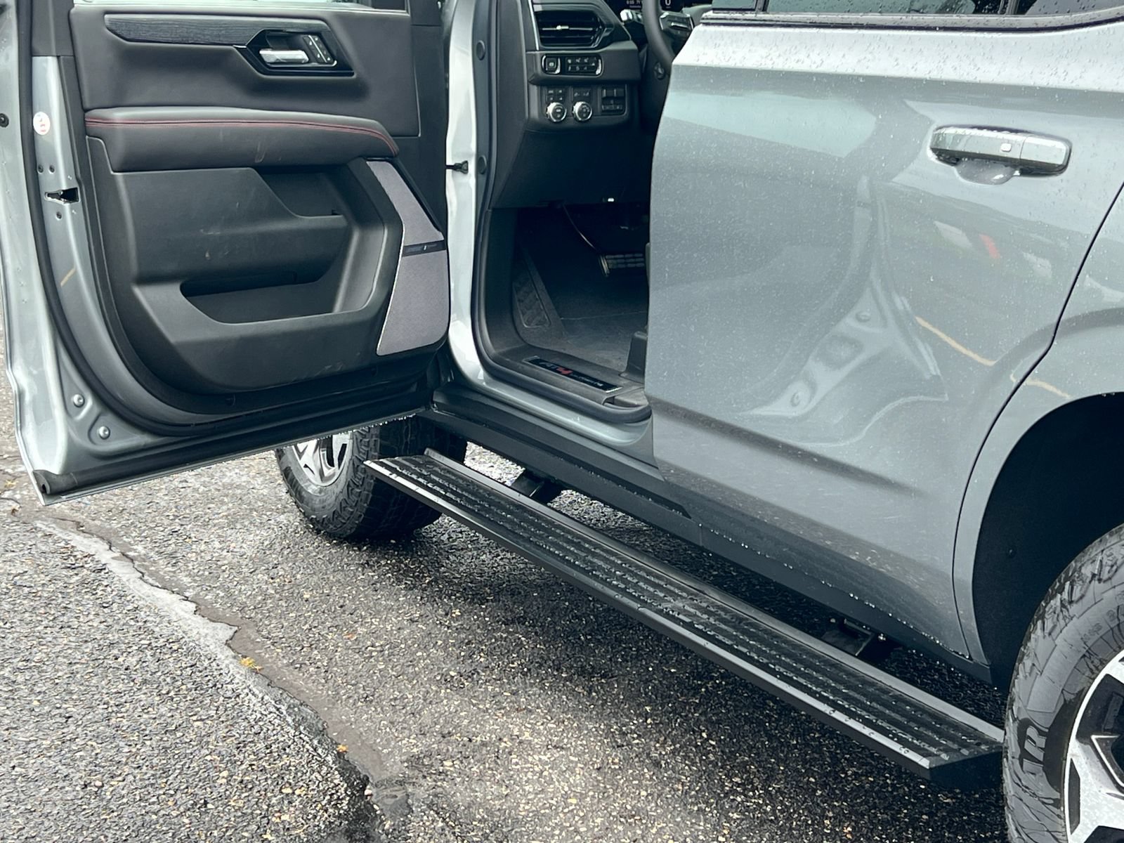 2026 GMC Yukon AT4 Ultimate - Photo 9