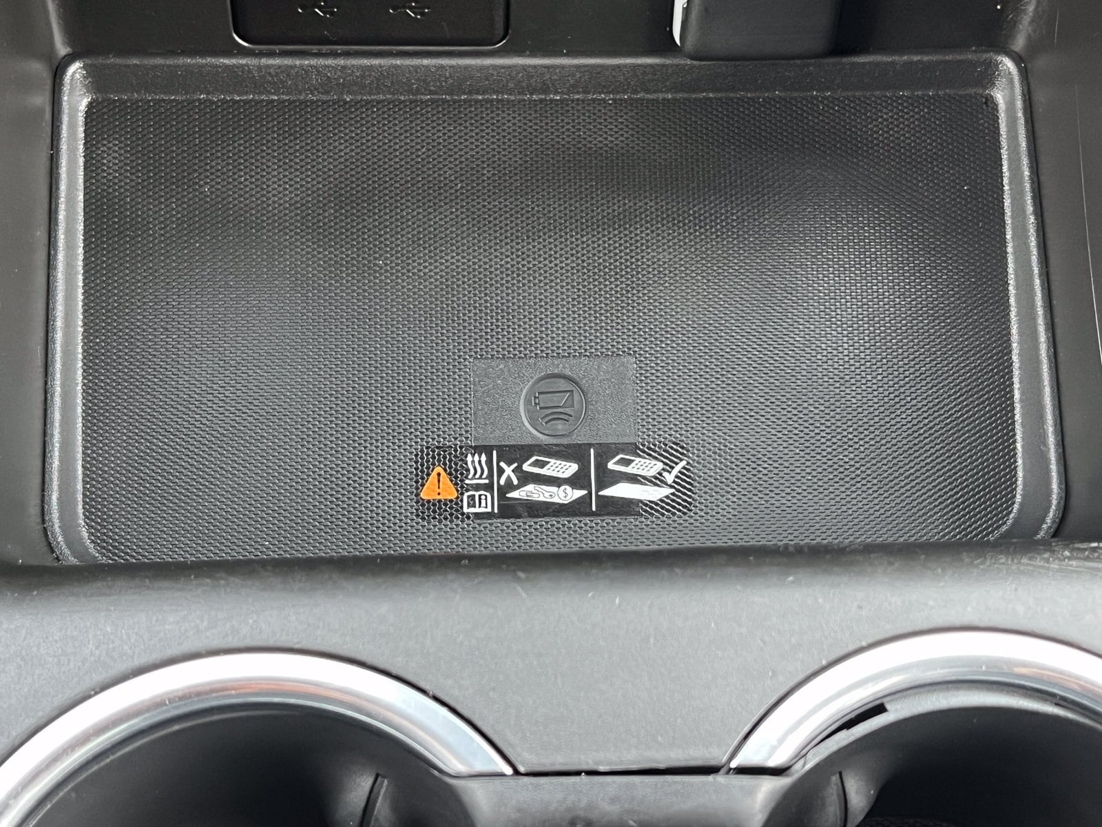 2024 Chevrolet Suburban Z71 - Photo 38