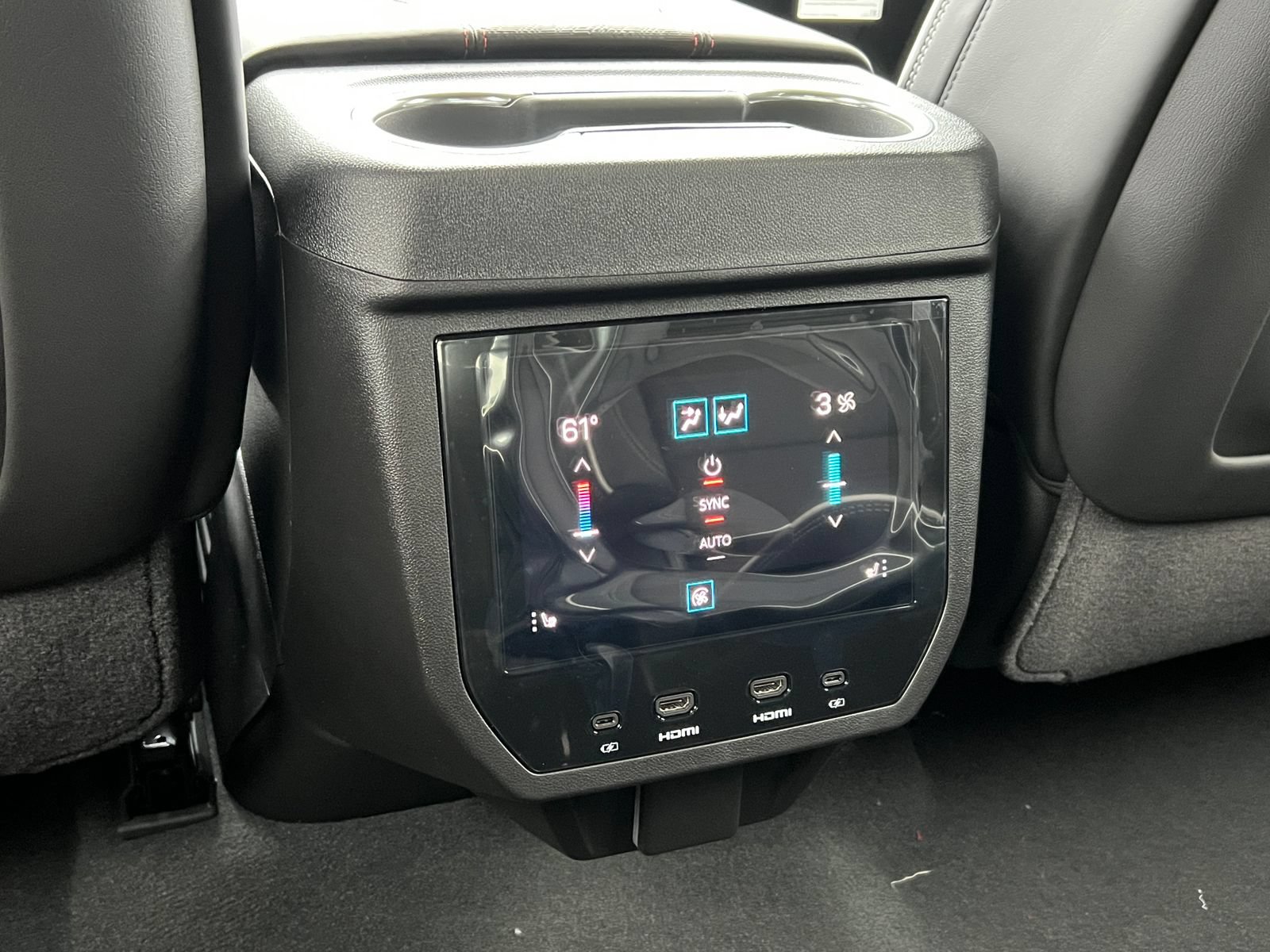 2026 GMC Yukon AT4 Ultimate - Photo 35