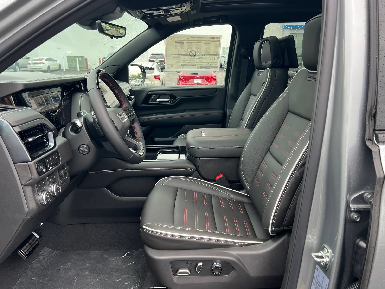 2026 GMC Yukon AT4 Ultimate - Photo 4