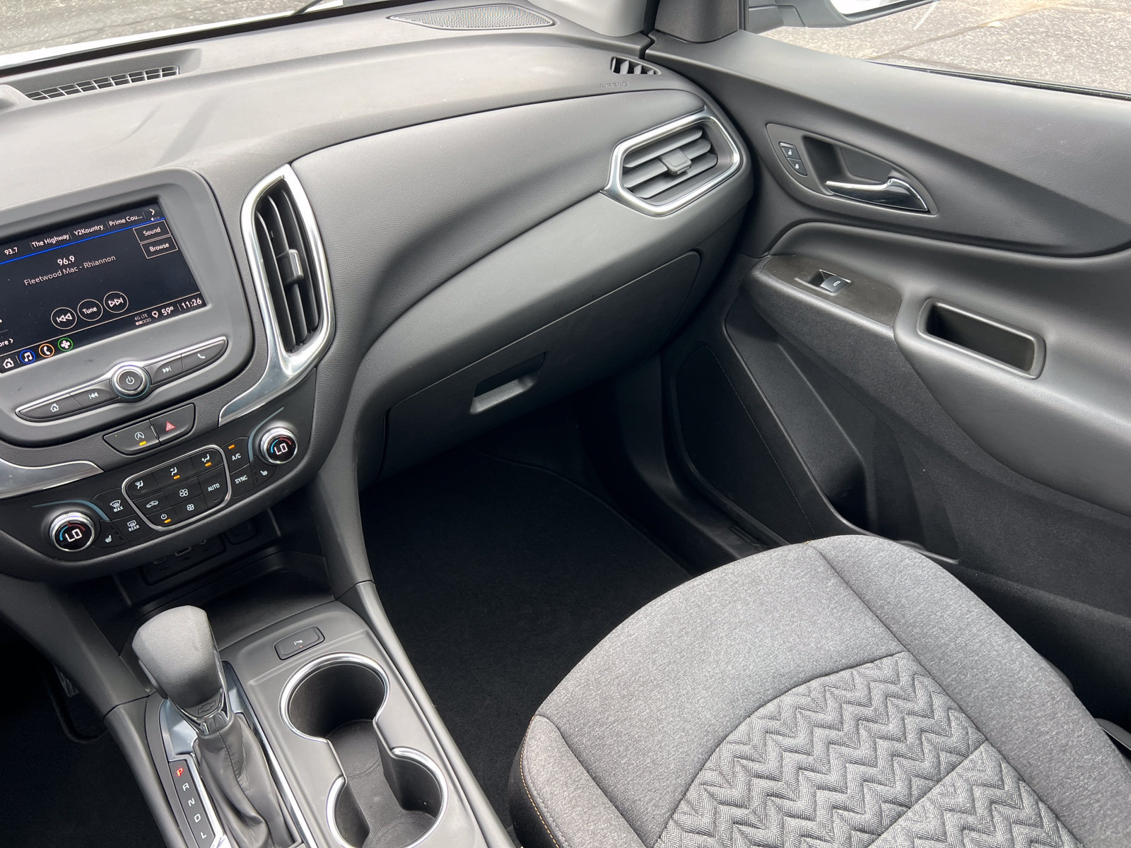 2024 Chevrolet Equinox LT - Photo 30