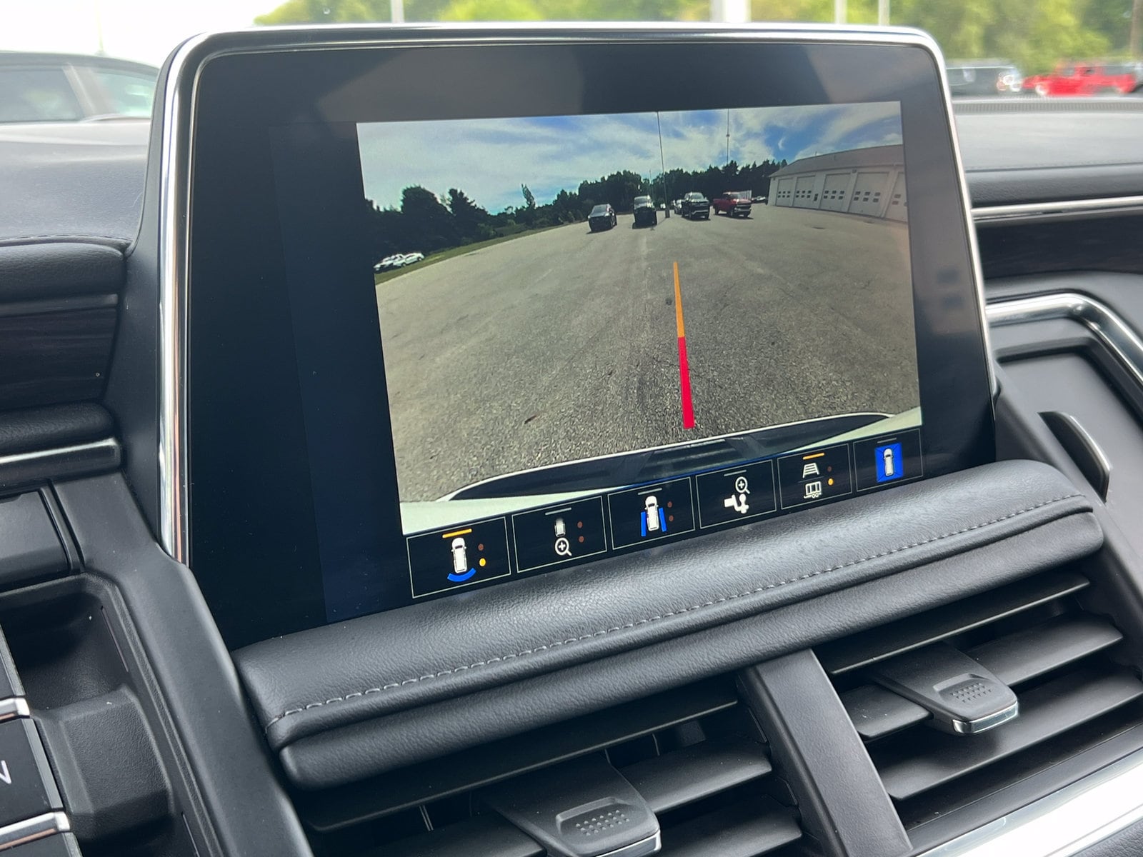 2024 Chevrolet Suburban Z71 - Photo 33