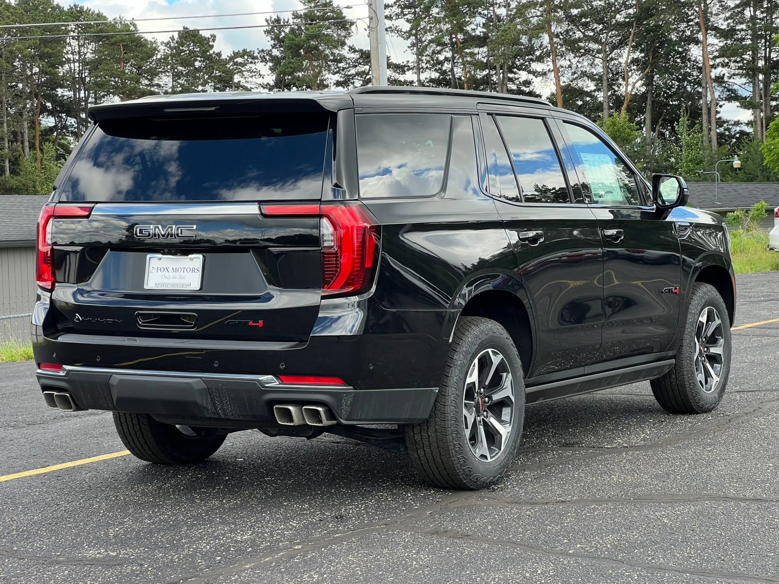 2026 GMC Yukon AT4 - Photo 10