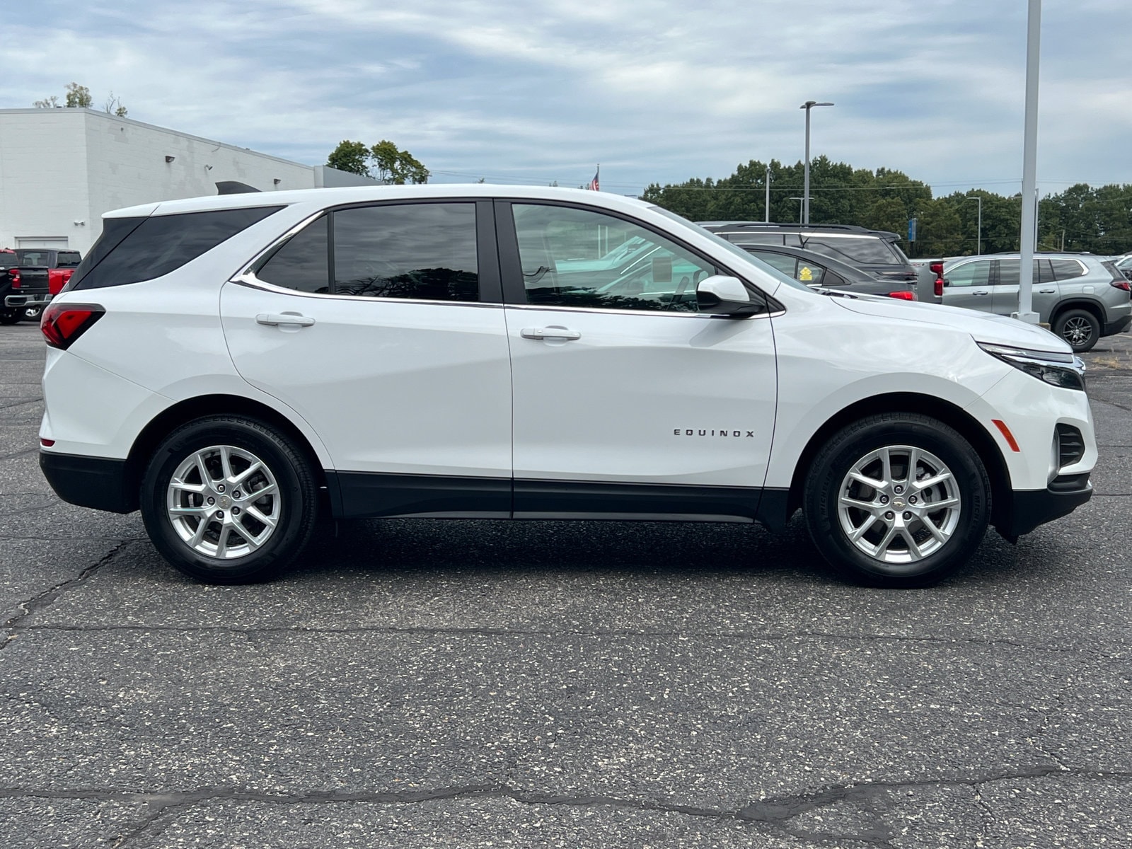2024 Chevrolet Equinox LT - Photo 42