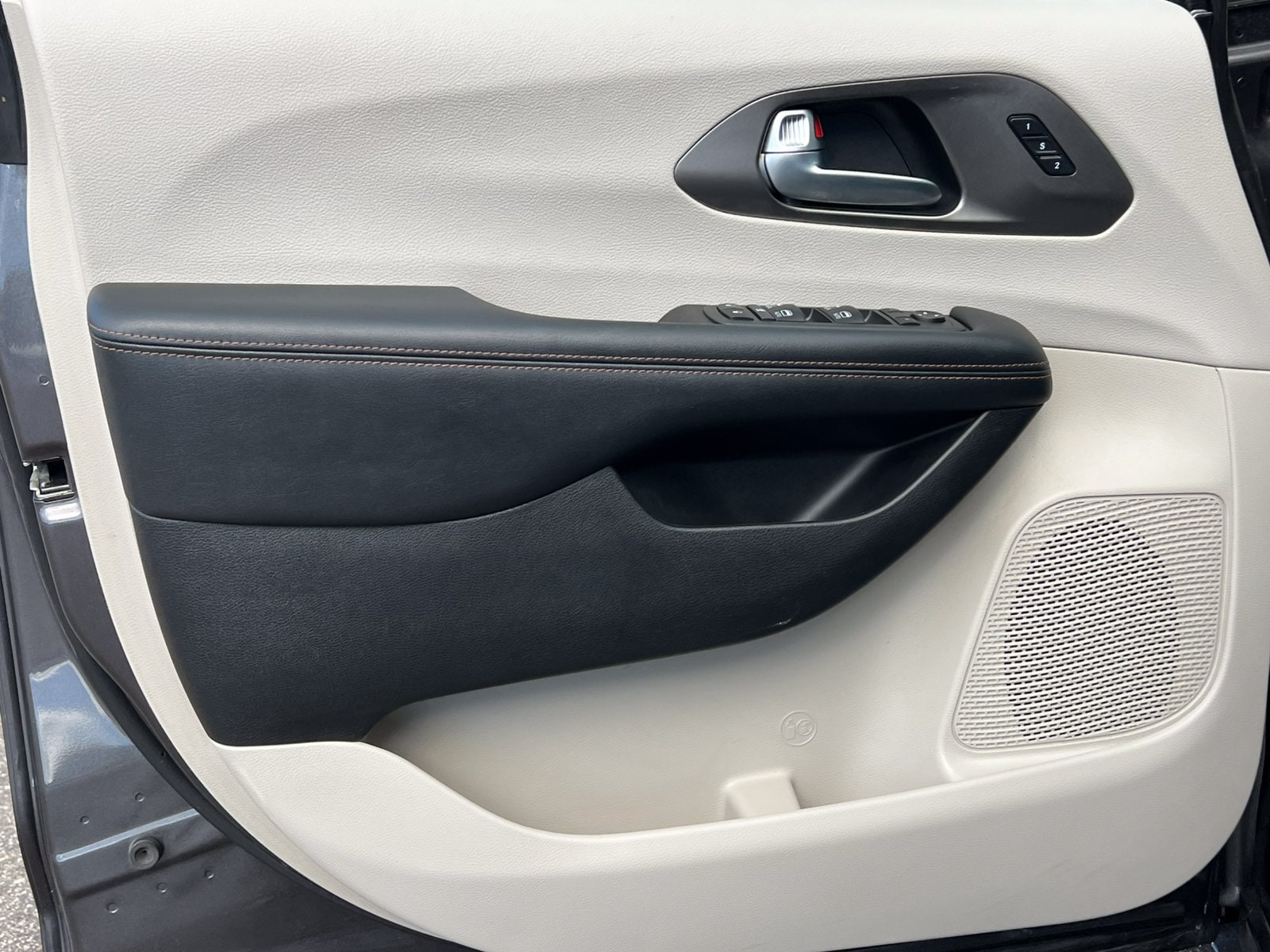 2020 Chrysler Pacifica Touring L Plus - Photo 19