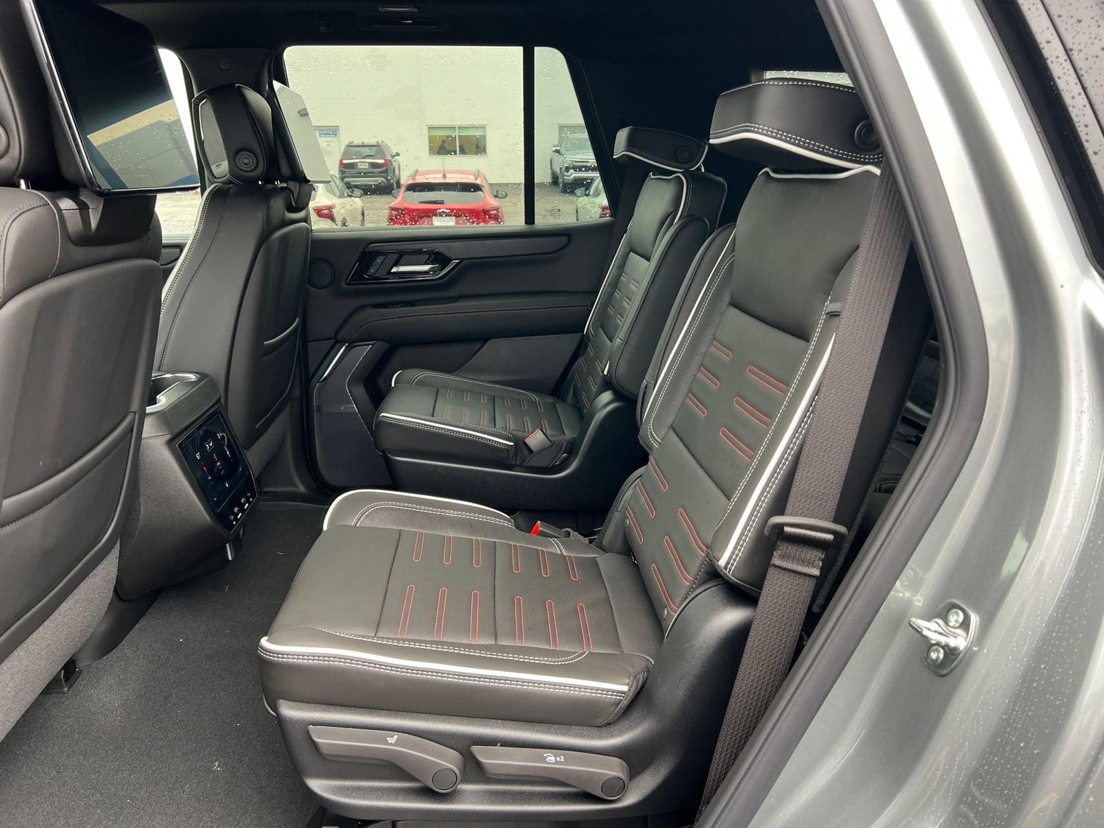 2026 GMC Yukon AT4 Ultimate - Photo 5