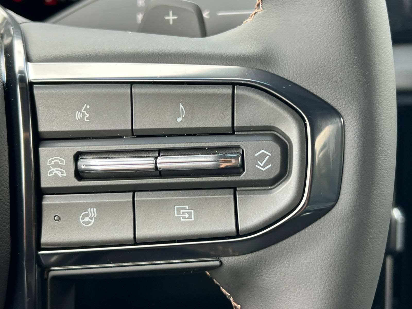 2026 GMC Yukon AT4 - Photo 27
