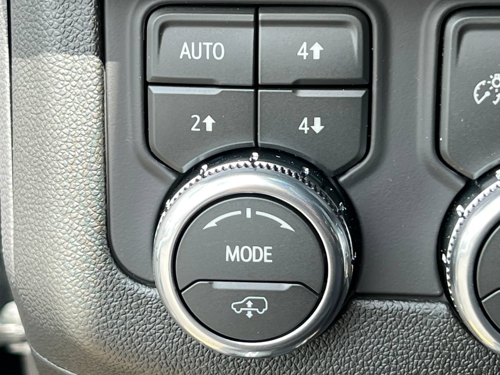 2026 GMC Yukon AT4 - Photo 22