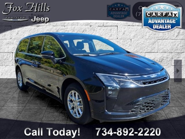 2027 Chrysler Pacifica Select