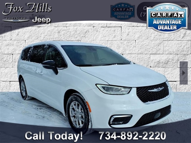 2025 Chrysler Pacifica Select