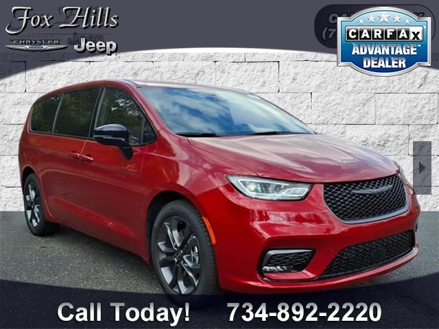 2026 Chrysler Pacifica Select's photo