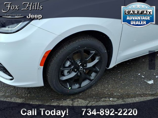2026 Chrysler Pacifica Select - Photo 5