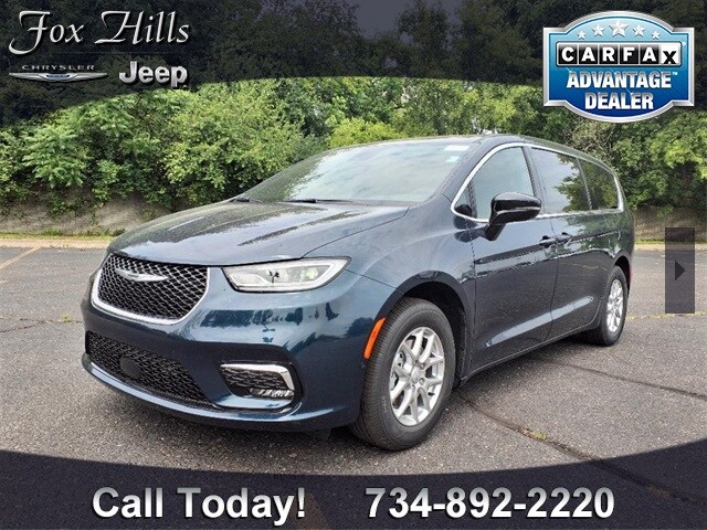 2025 Chrysler Pacifica photo 2