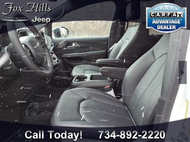 2026 Chrysler Pacifica Select - Photo 15