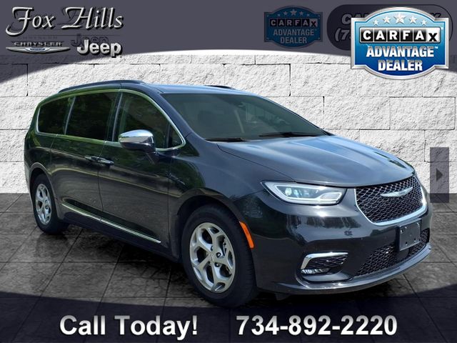2023 Chrysler Pacifica Limited's photo