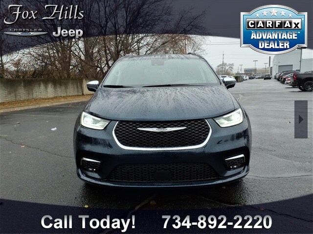 2022 Chrysler Pacifica Limited photo 2