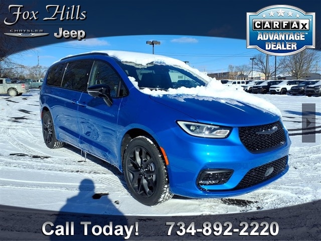 2026 Chrysler Pacifica Limited's photo