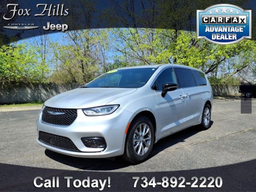 Used 2026 Chrysler Pacifica Limited Van Passenger Van