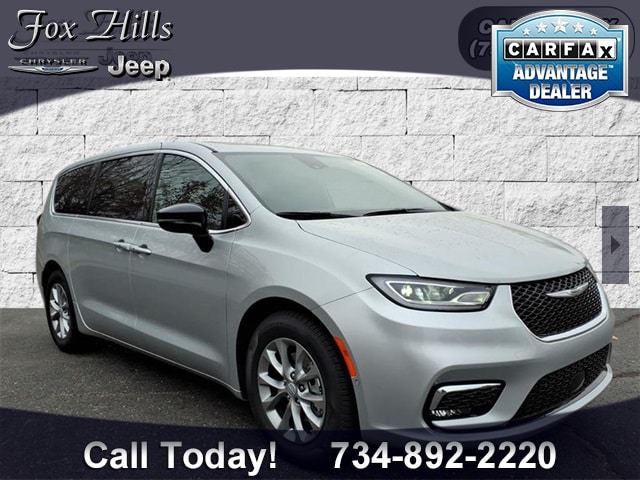 2026 Chrysler Pacifica Limited's photo