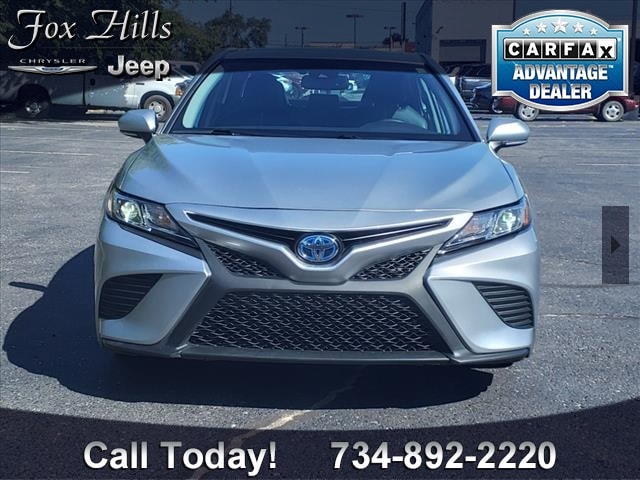 Used 2020 Toyota Camry SE with VIN 4T1J31AK7LU526068 for sale in Plymouth, MI