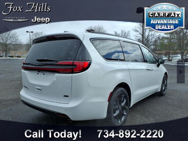 2026 Chrysler Pacifica Select - Photo 9