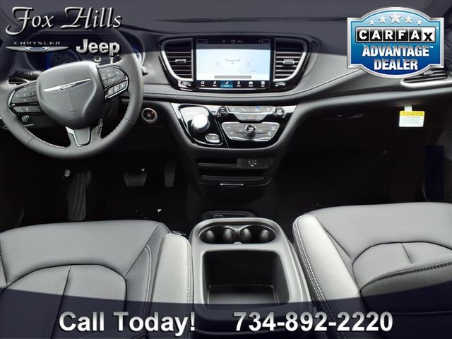 2026 Chrysler Pacifica Select - Photo 13