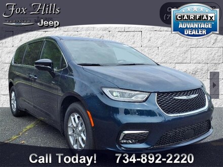 2025 Chrysler Pacifica SELECT Passenger Van