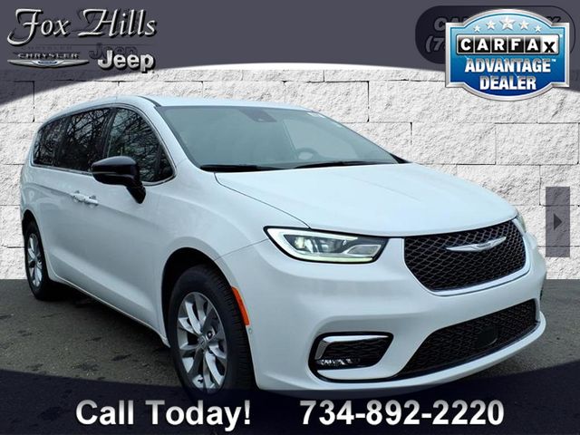 2026 Chrysler Pacifica Select AWD's photo