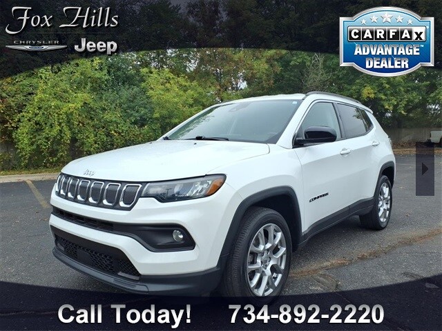 2022 Jeep Compass Latitude Lux photo 3