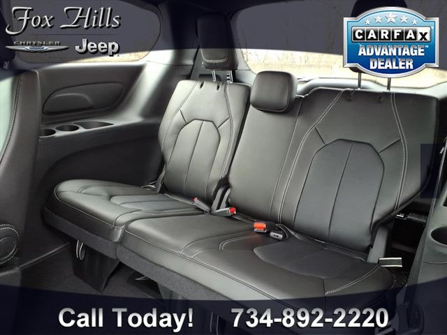 2026 Chrysler Pacifica Select - Photo 11