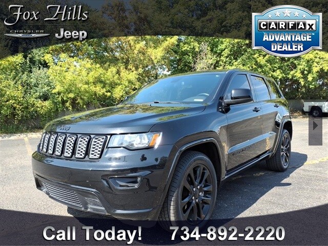 2021 Jeep Grand Cherokee Laredo photo 2