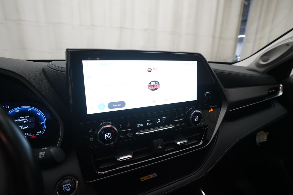 2023 Toyota Highlander Limited - Photo 6