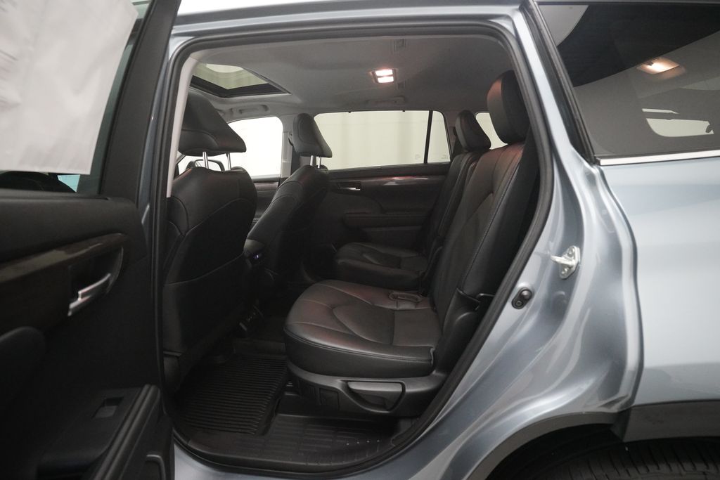 2023 Toyota Highlander Limited - Photo 16
