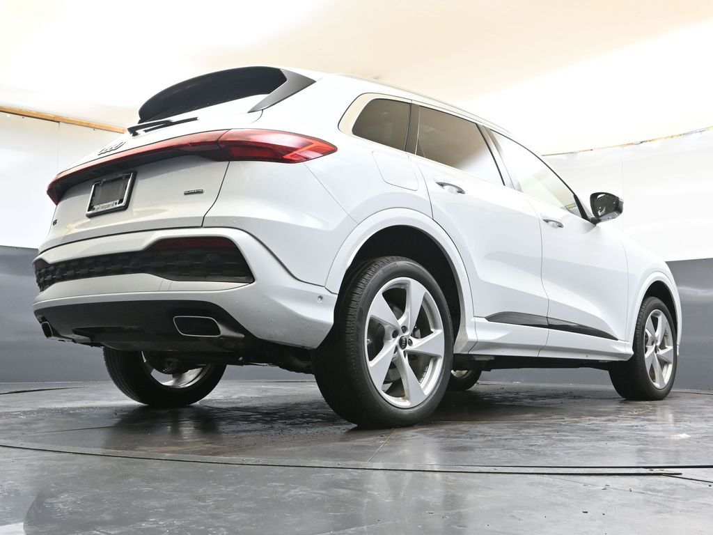 2025 Audi New Q5 Premium Plus - Photo 41