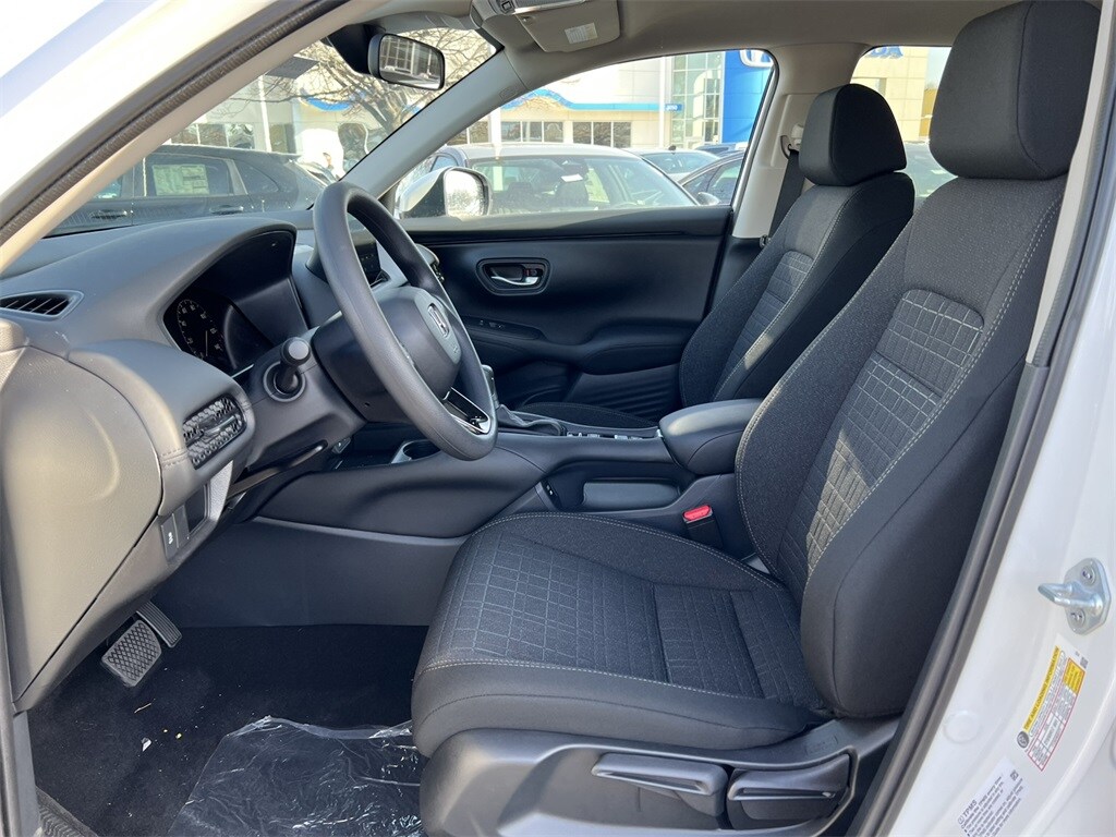 2026 Honda HR-V LX photo 2