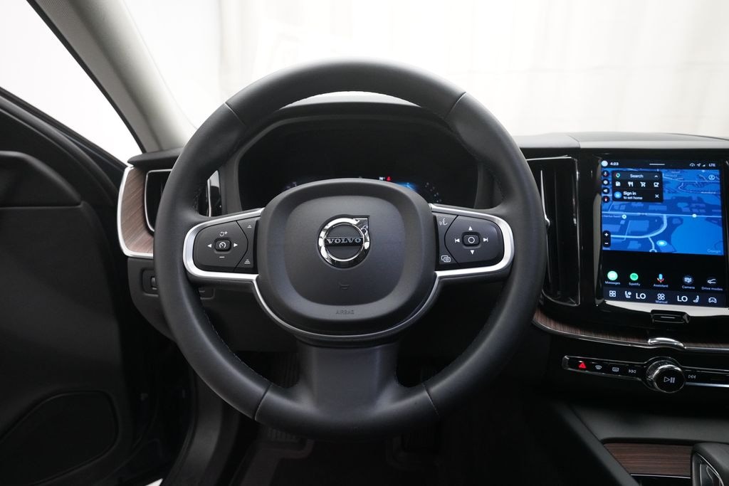 Used 2022 Volvo XC60 B5 AWD Momentum SUV