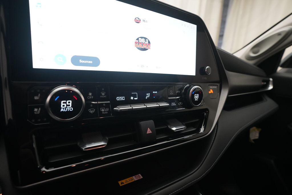 2023 Toyota Highlander Limited - Photo 21