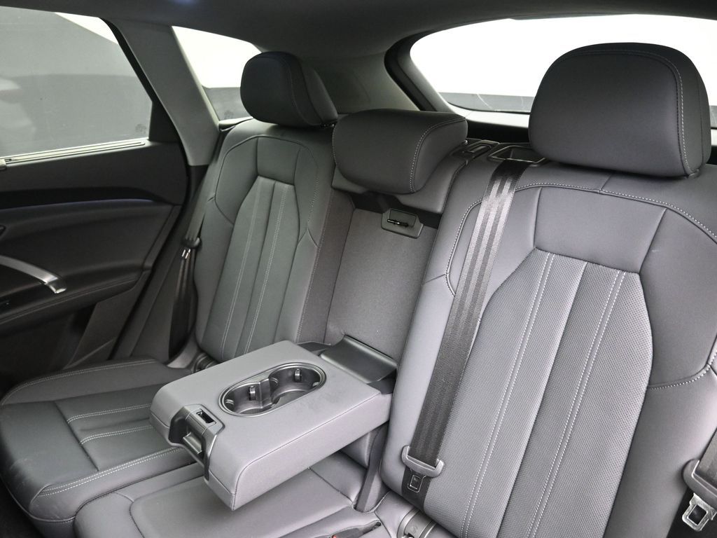 2025 Audi New Q5 Premium Plus - Photo 20