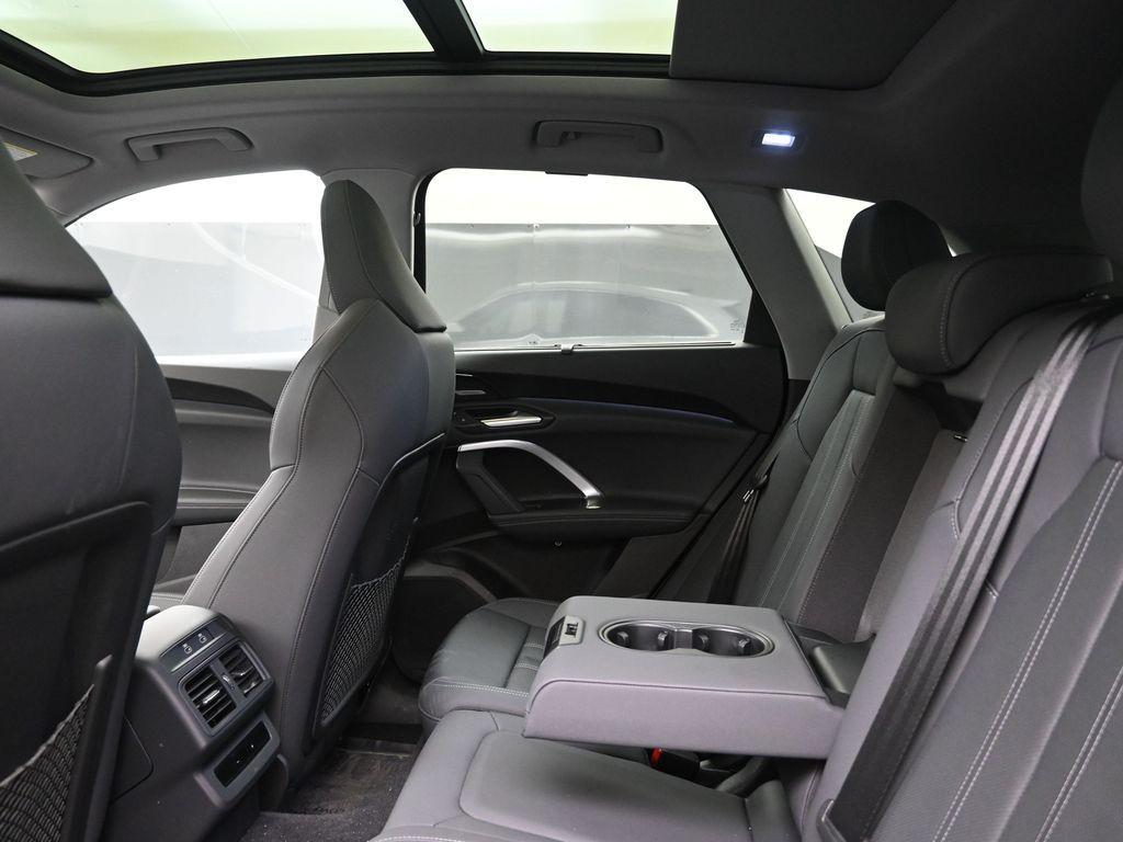 2025 Audi New Q5 Premium Plus - Photo 18