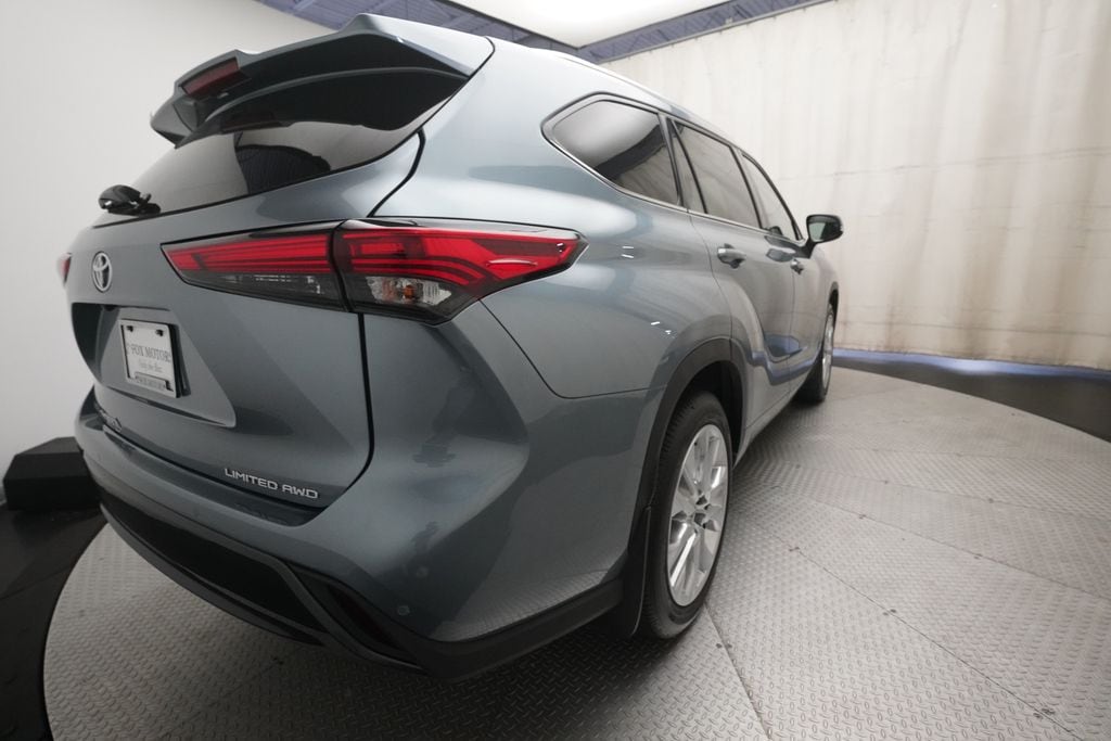 2023 Toyota Highlander Limited - Photo 13