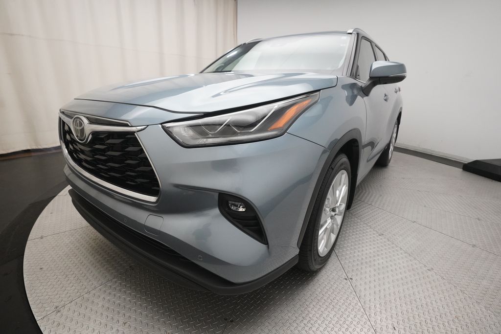 2023 Toyota Highlander Limited - Photo 12