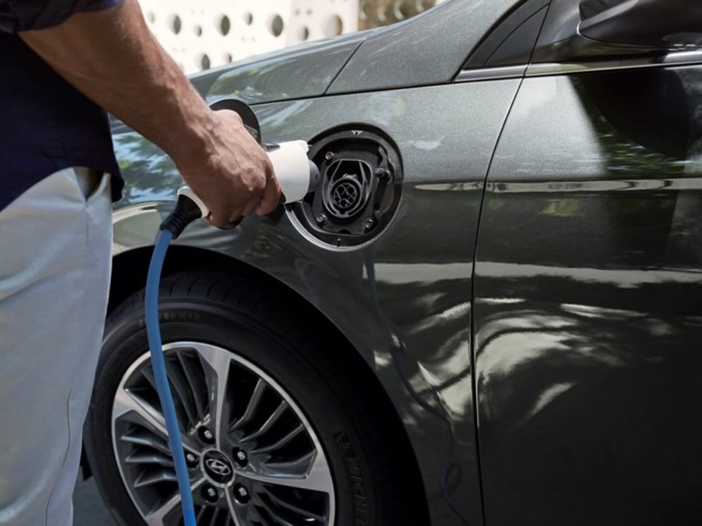  2022 Hyundai Ioniq Plug-In Hybrid Charging.jpg