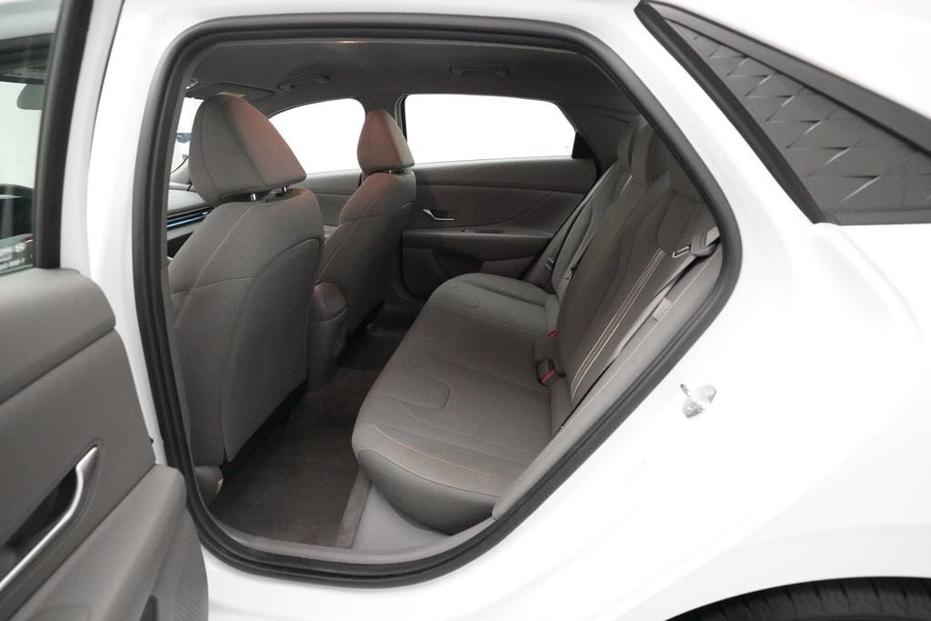 2024 Hyundai Elantra SEL - Photo 15