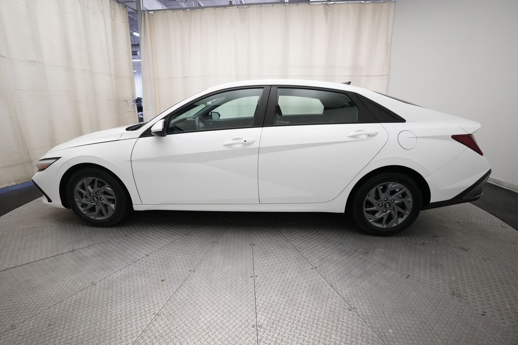 2024 Hyundai Elantra SEL - Photo 23