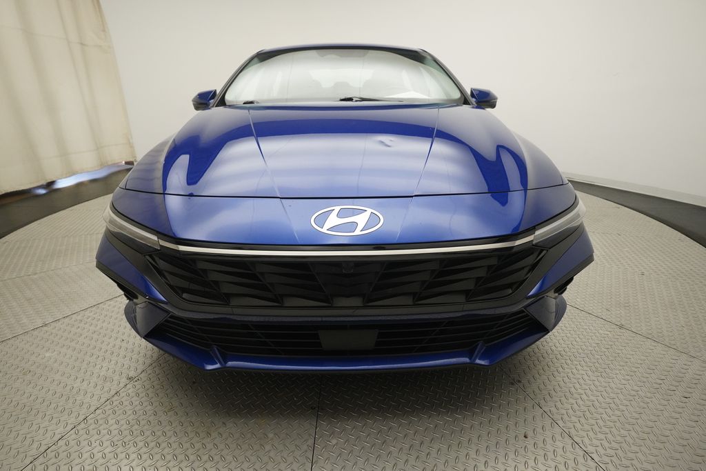 2024 Hyundai Elantra Limited - Photo 11