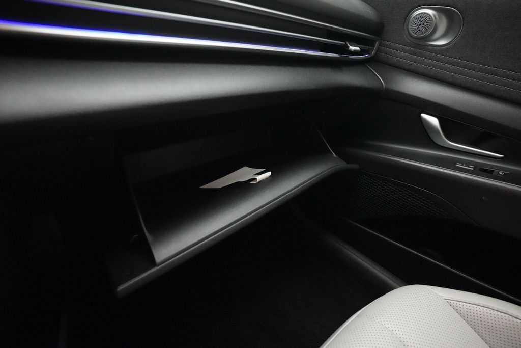 2024 Hyundai Elantra Limited - Photo 29