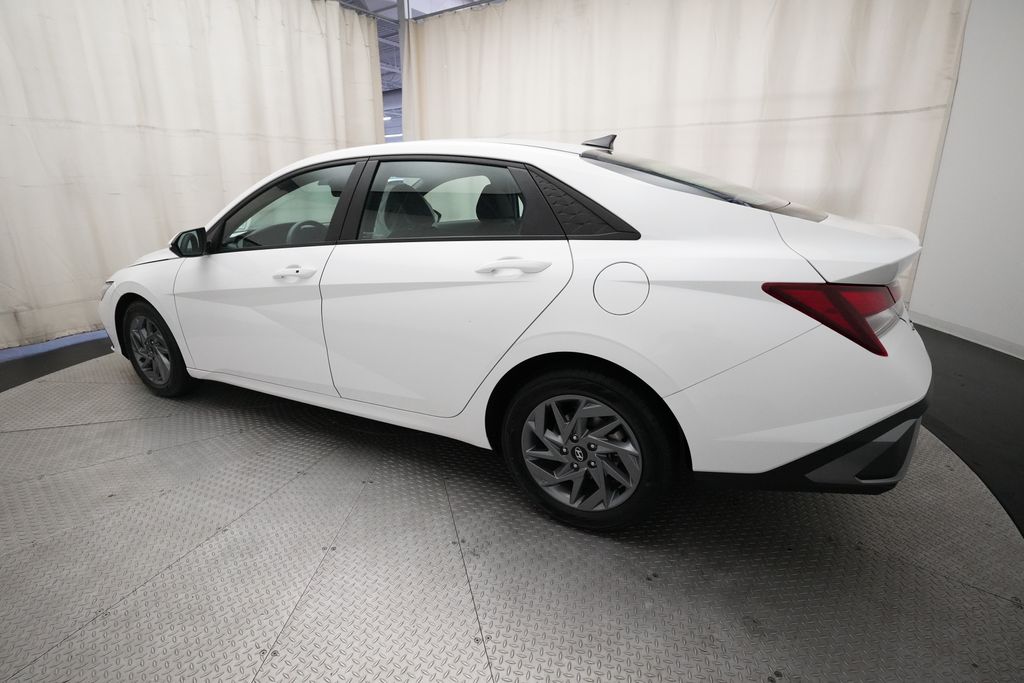 2024 Hyundai Elantra SEL - Photo 32